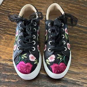 Women’s Black Floral Embroidered Lace-Up Sneakers